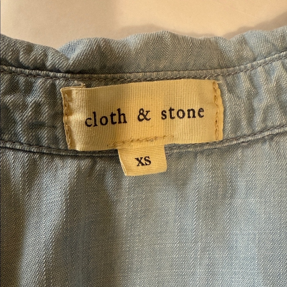 Cloth & Stone Two-Toned Button Down V-Neck Denim … - image 2